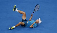 Osmnáctiletý Australan Alex de Minaur v zápase 1. kola Australian Open proti...