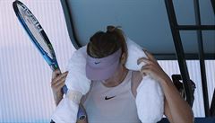 Ruska Maria arapovová se ochlazuje bhem zápasu na Australian Open.