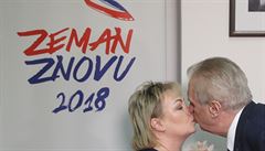 Milo Zeman políbil svou manelku a pedal ji kvtiny.