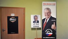 Restauraci U Prezidenta zdobí Zemanv volební plakát i transparent.