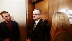 Miroslav Kalousek p�ed za��tkem mand�tov�ho a imunitn�ho v�boru.