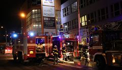 VIDEO: V pražském OC Řepy hořela restaurace, zasahovalo šest jednotek hasičů