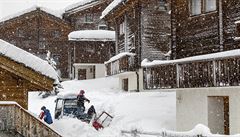 Také vesnika Saas Fee ve výcarských Alpách elí hustému snení.