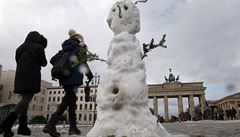 Zimní radovánky ped slavnou Brandenburskou bránou v centru Berlína. Co má...