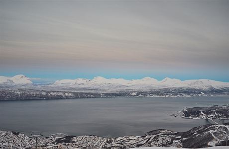 Krasn barevn vhled se sjezdovky v Narviku