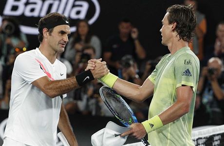 Roger Federer a Tom Berdych po tvrtfinle Australian Open, kter ovldl...