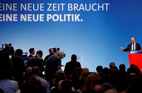sjezd sociálních demokrat (SPD), kteí budou rozhodovat o tom, jestli zahájí...