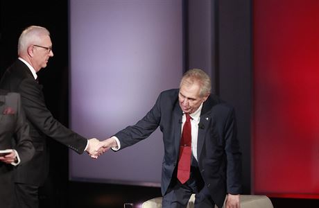Oba kandidti si po televiznm duelu na TV Prima podali ruce.