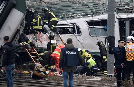 Pi nehod vlaku na severu Itálie se zranilo pes sto cestujících.