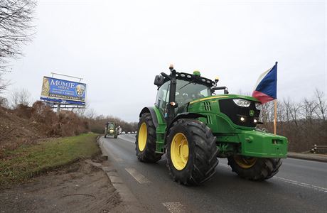 Asociace soukromho zemdlstv R zorganizovala kolonu ptadvaceti traktor.