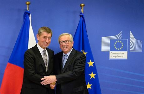 eský premiér Andrej Babi (vlevo) se setkal s pedsedou Evropské komise...