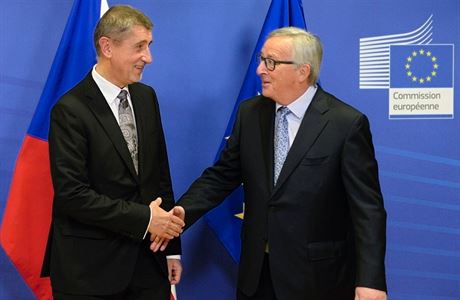 esk premir Andrej Babi (vlevo) se 29. ledna 2018 v Bruselu setkal s...