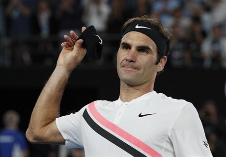 Roger Federer se raduje z postupu do finále Australian Open.