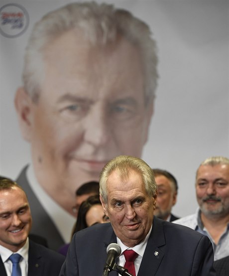 Miloš Zeman na tiskové konferenci po sečtení volebních lístků.