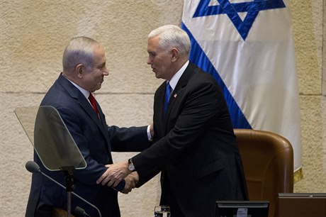 Viceprezident USA Mike Pence a izraelský premiér Benjamin Netanjahu.