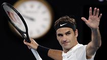 Švýcar Roger Federer slaví postup do semifinále Australian Open 2018.