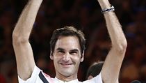 Roger Federer s pohár pro vítěze Australian Open.