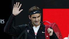 Roger Federer vstupuje do Rod Laver Arena na tvrtfinále proti Tomái...