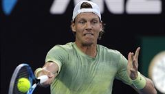 Tomá Berdych ve tvrtfinále Australian Open proti Rogeru Federerovi.