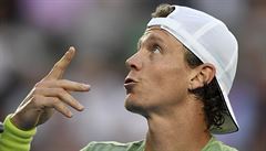 Tomá Berdych ve tvrtfinále Australian Open proti Rogeru Federerovi.