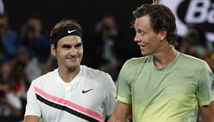 Roger Federer a Tomá Berdych po tvrtfinále Australian Open, které ovládl...