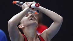 Rumunka Simona Halepová slaví postup do finále Australian Open.