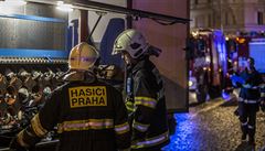 Na míst zasahovali profesionální hasii z celé Prahy i dobrovolní hasii.