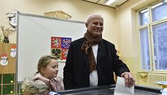 Michal Horáek odevzdal svj hlas 26. ledna ve volební místnosti v Roudnici nad...