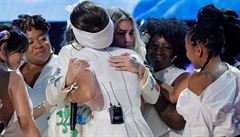 Kesha zazpívala píse Praying, která je povaována za její vypoádání se s...