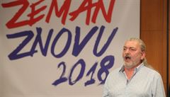 �eskou hymnu za�al v Zemanov� �tábu zpívat Daniel H�lka.