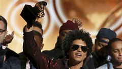 Bruno Mars, vítz letoních Grammy. V jubilejním edesátém roníku zvítzil v...