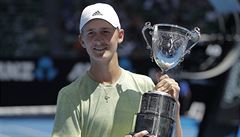Sebastian Korda se raduje z triumfu na juniorce Australian Open. | na serveru Lidovky.cz | aktuální zprávy