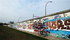 Ze u není edá, pokrývají ji grafitti.