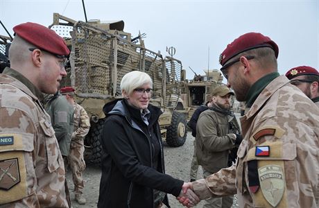 Karla lechtová navtívila eské vojáky v Afghánistánu. lo o její první cestu...