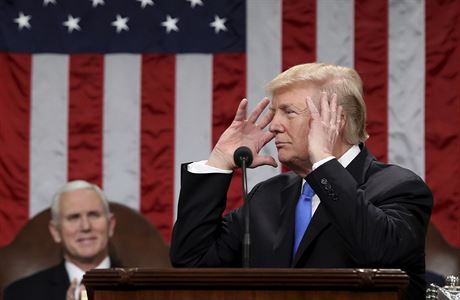 Donald Trump bhem projevu hodn gestikuloval.