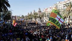 Demonstrace poblí regionálního parlamentu v Barcelon.