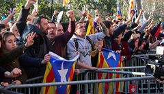 Tito demonstranti zastávají separaci Katalánska.
