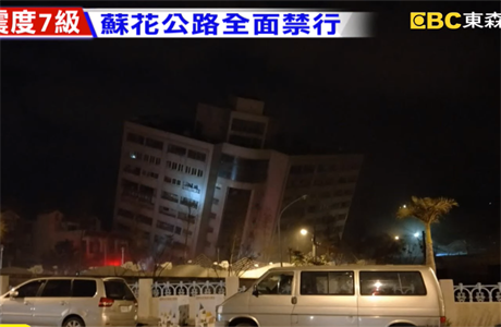 6. února postihlo Tchaj-wan zemtesení o síle 6,4 stupn. Spadl tam hotel.