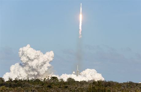 Falcon Heavy je nosn raketa americk soukrom spolenosti SpaceX.