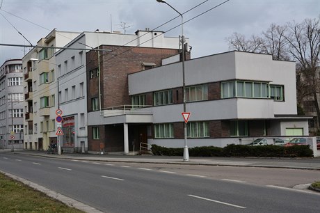 Prvorepubliková funkcionalistická vila od architekta Oldřicha Lisky v Hradci...