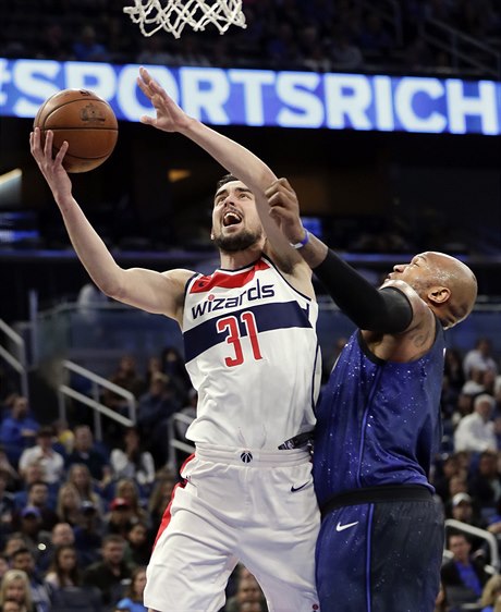 Tomá� Satoranský z Washingtonu Wizards v akci.