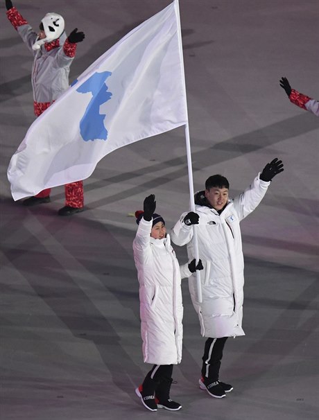 Spolená korejská vlajka na slavnostním zahájení OH 2018.