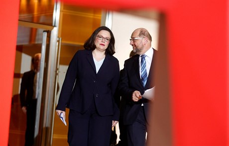 Bývalý éf SPD Schulz a nastávající éfka Nahlesová.