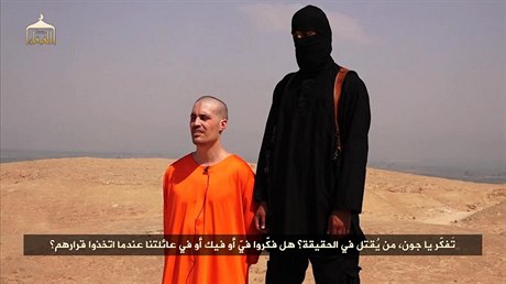Muž, který se na videích Islámského státu s vraždami západních zajatců...