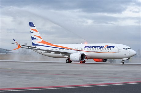 Největšího provozovatele charterových a linkových letů v Česku tíží kvůli uzemnění Boeingů 737 MAX (na snímku) nedostatek letadel.