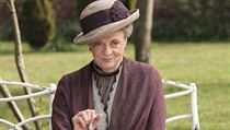 Violet Crawleyová (Maggie Smithová), hraběnka z Granthamu. Seriál Panství...
