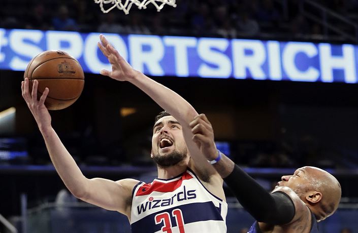 �eský basketbalista Tomá� Satoranský