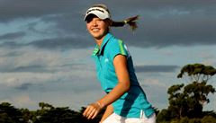 Jessica Kordová slaví triumf na golfovém turnaji rodinným pokladem.