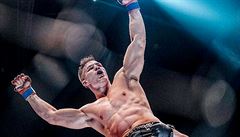 Milo Petráek slaví vítzství.