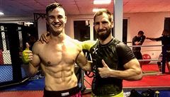 Milo Petráek a kou André Reinders.